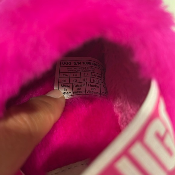 UGG Kids Fluff Yeah Pink Slippers - Picture 3 of 5